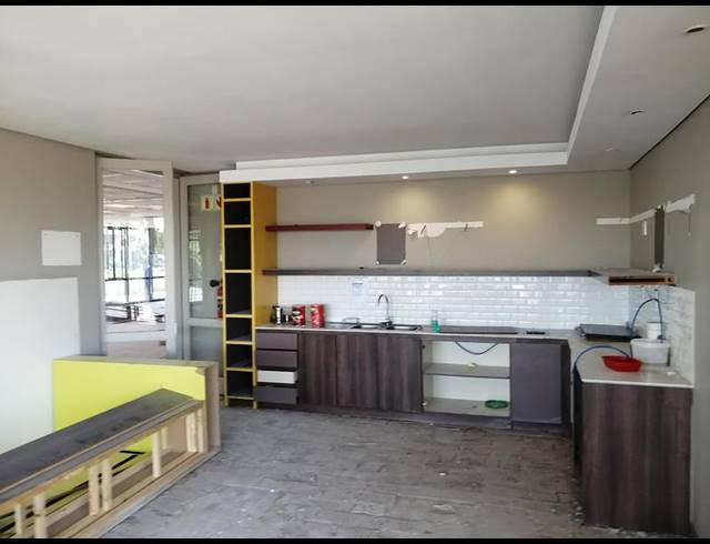 BUSINESS PROPERTY TO RENT IN WOODMEAD